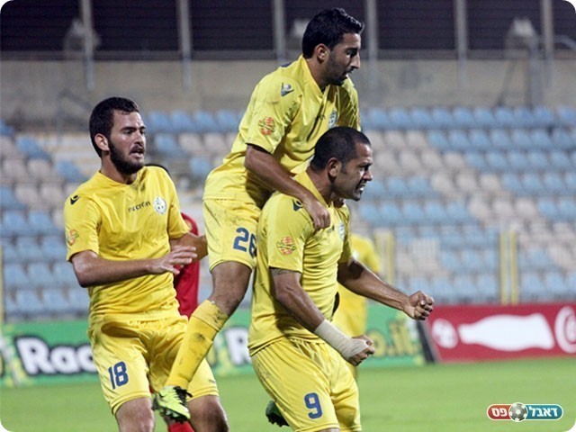 כובש הצמד, אדריאן פרננדס (לירן דורף)